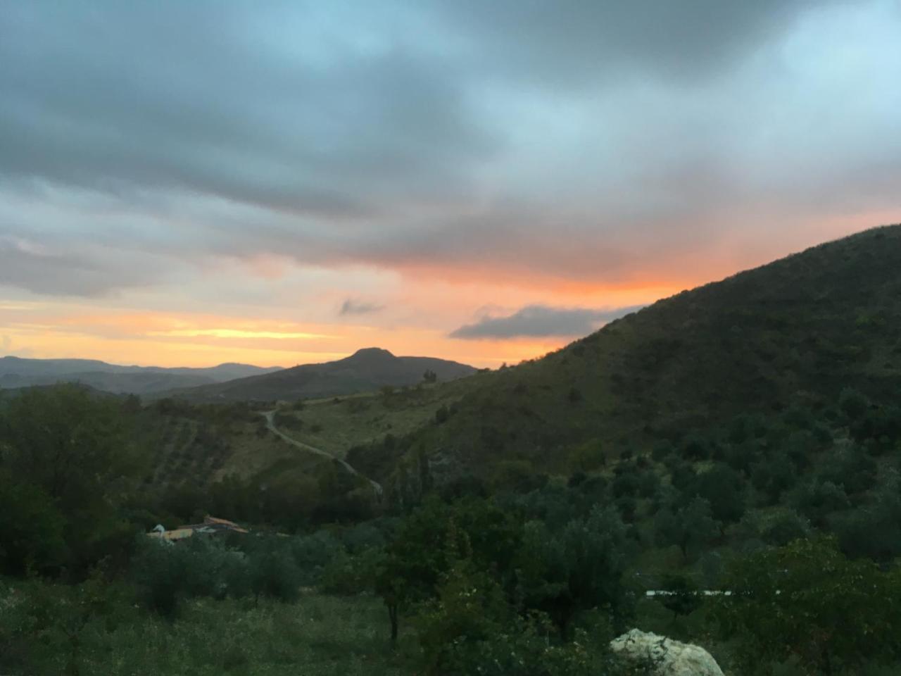 Agriturismo Gelso Castellana Sicula Bagian luar foto